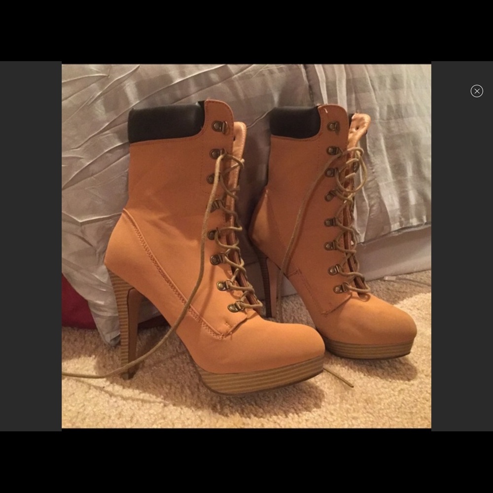 Women’s work boots. Worn once. Size 9🌸🌸